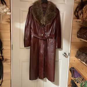 Leather coat/genuine fur collar